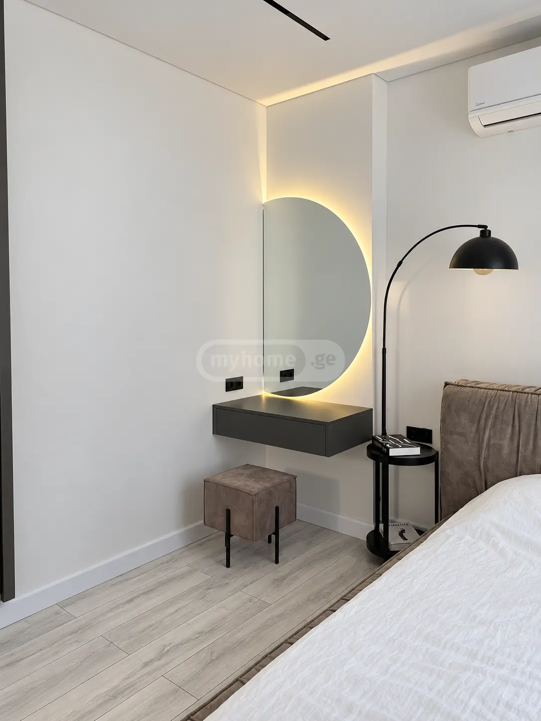 4 Room Private House For Sale view 3