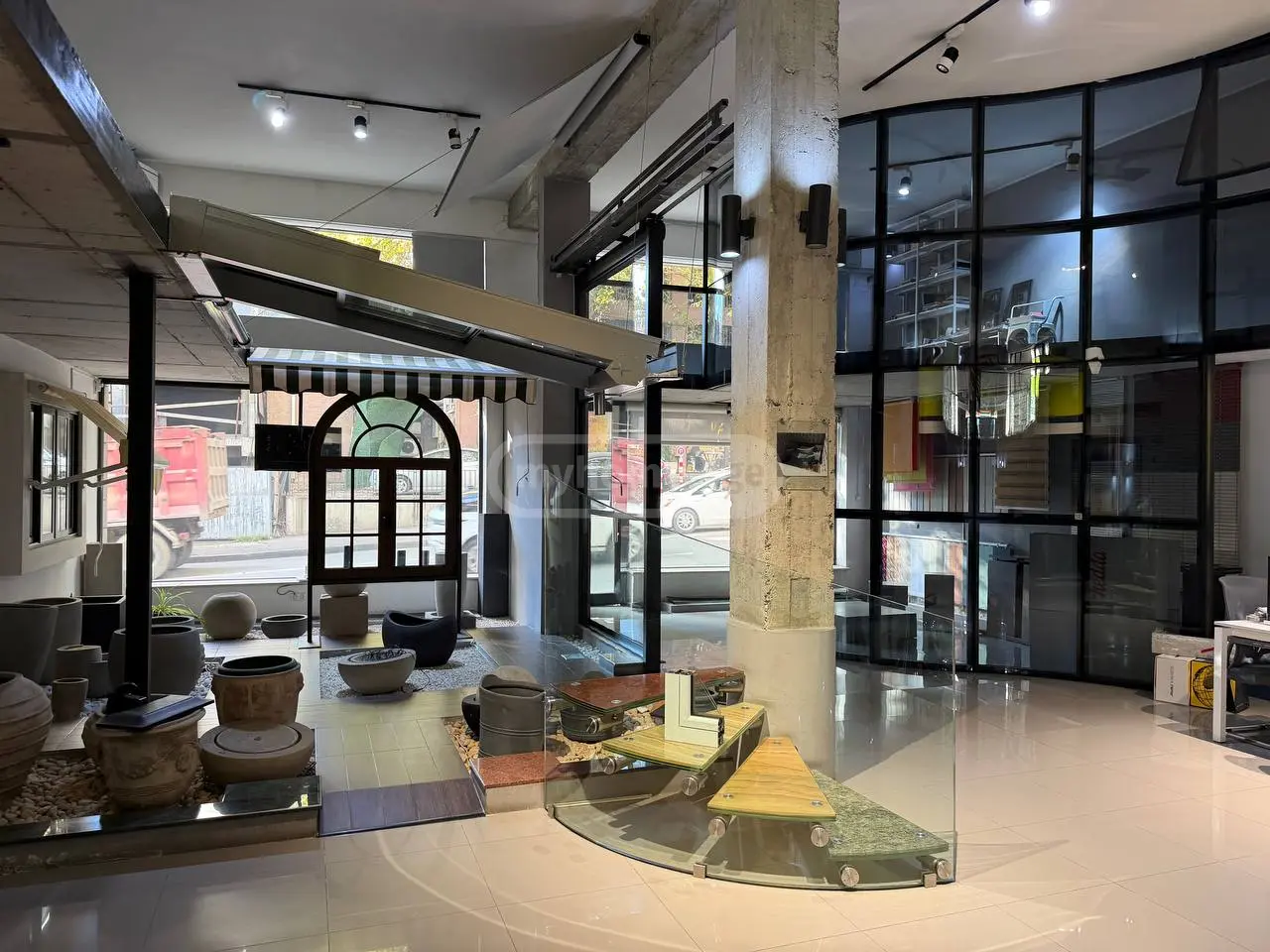 Universal Commercial Area For Rent In Avlabari view 2