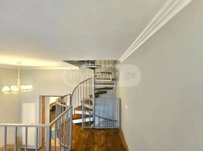 3 Room Private House For Rent In Sololaki view 7