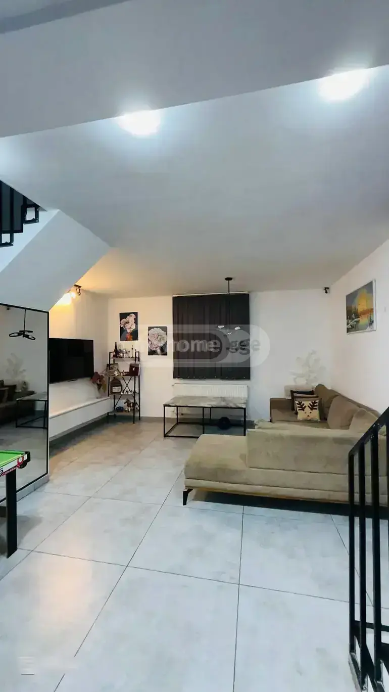 4 Room Private House For Sale view 2