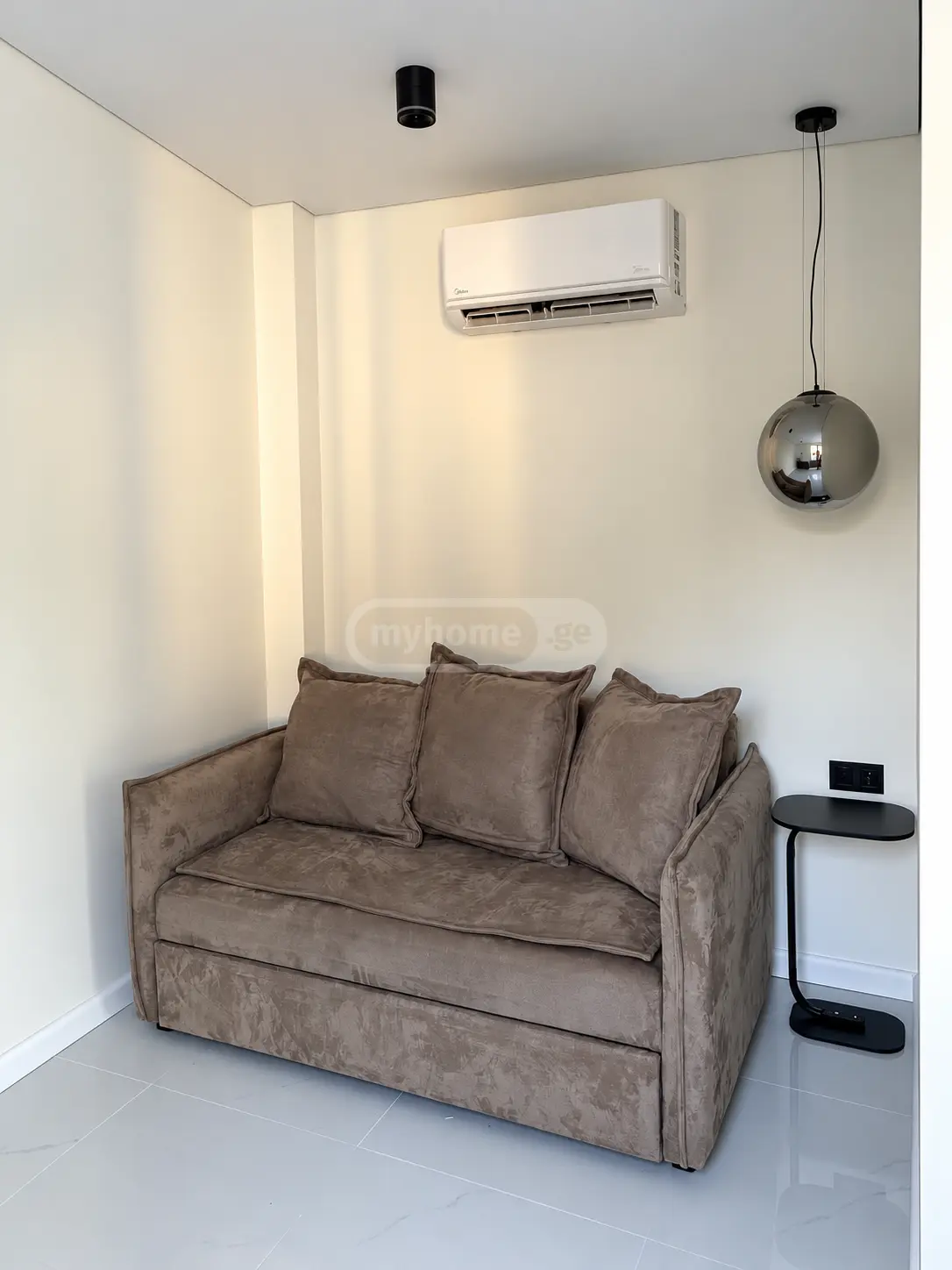 4 Room Private House For Sale view 2
