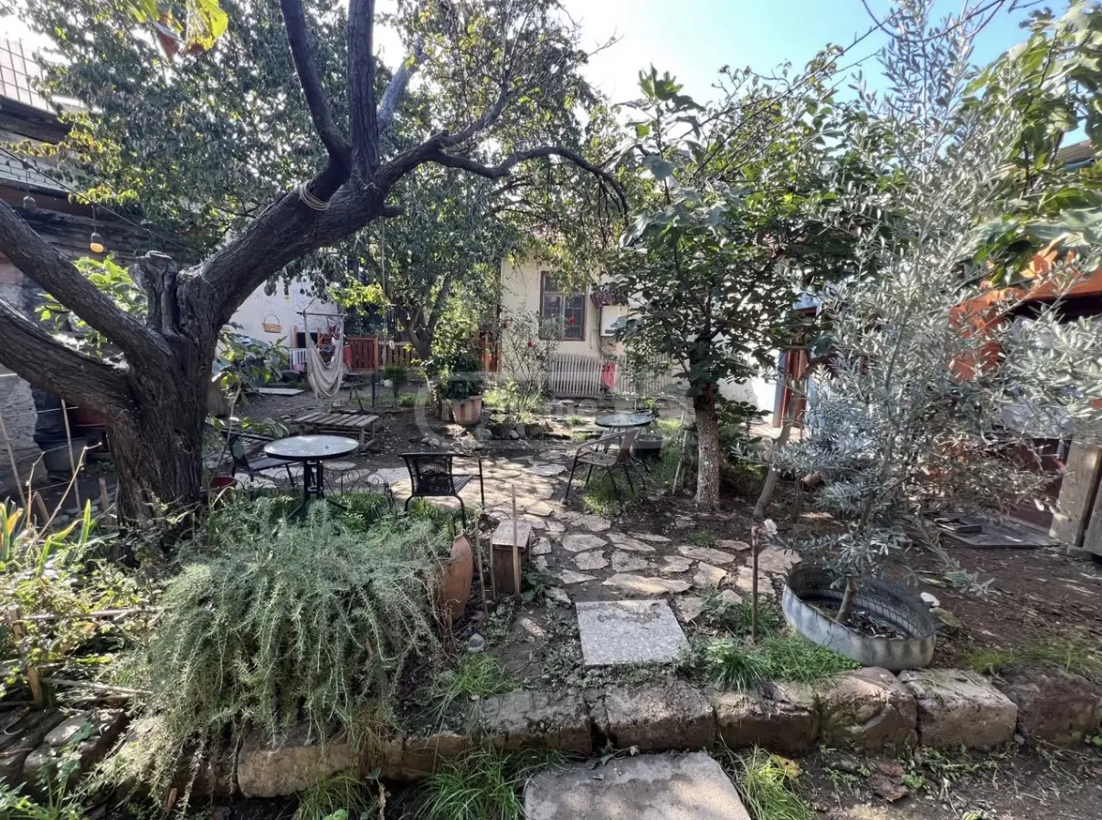 8 Room Private House For Sale view 10