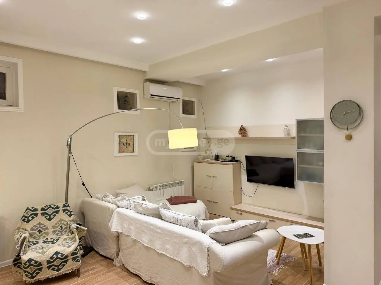 3 Room Apartment For Rent In Vera view 3