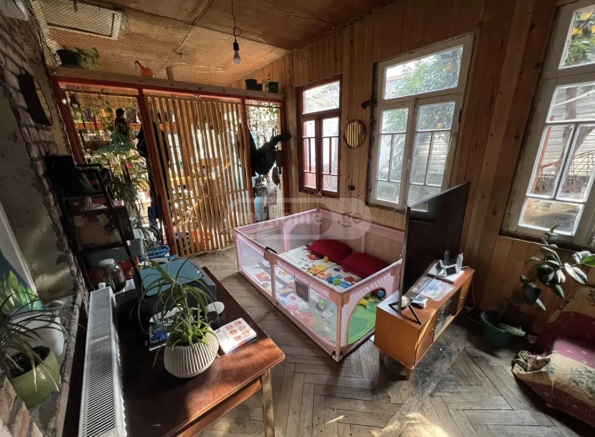 8 Room Private House For Sale view 4