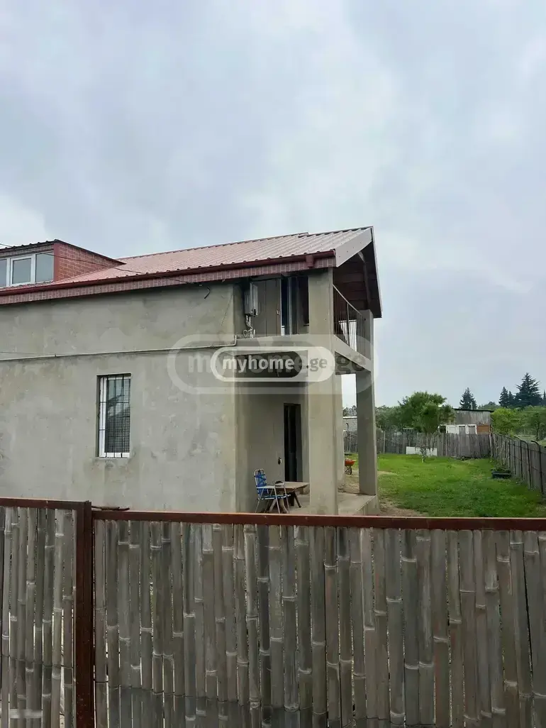 4 Room Private House For Sale view 2