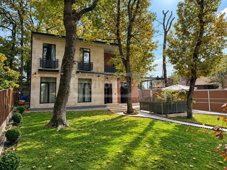 5 Room Private House For Sale view 3