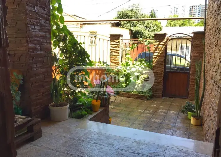 7 Room Private House For Rent In Isani view 10