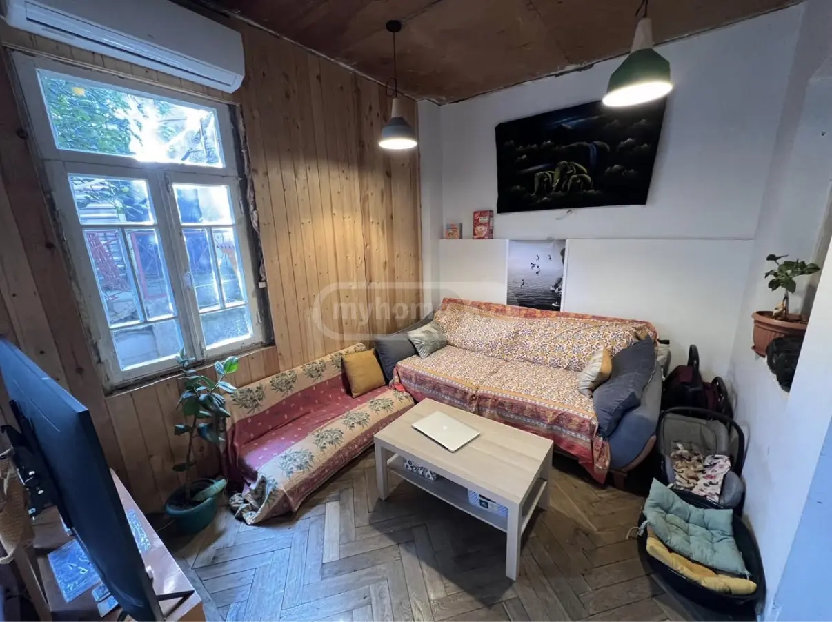 8 Room Private House For Sale view 3