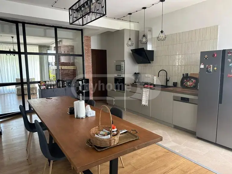7 Room Private House For Rent In Sololaki view 4