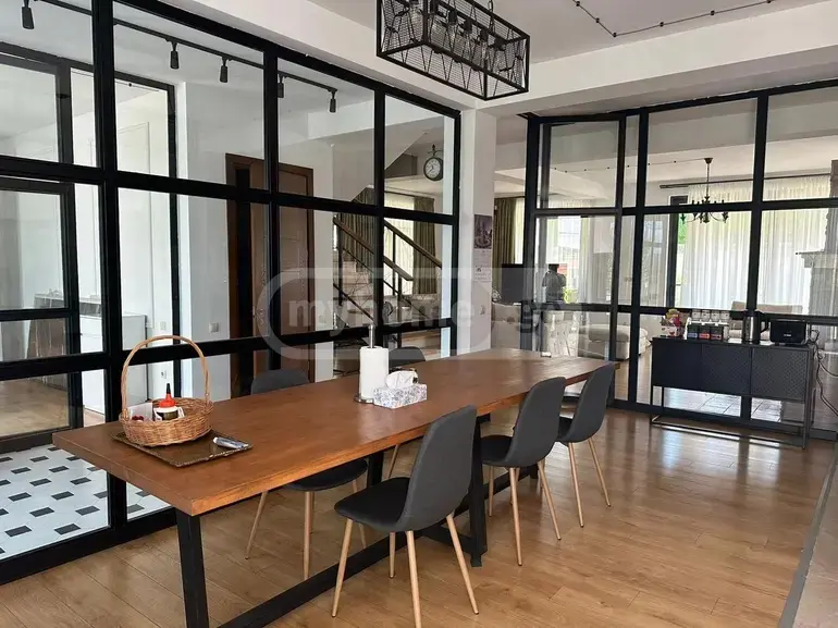 7 Room Private House For Rent In Sololaki view 6
