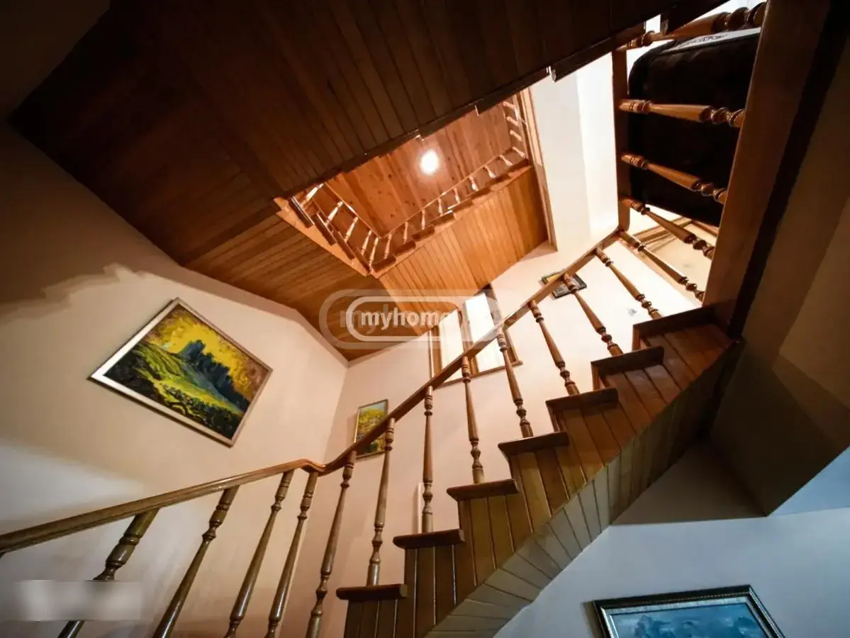 8 Room Private House For Rent In Didube view 5