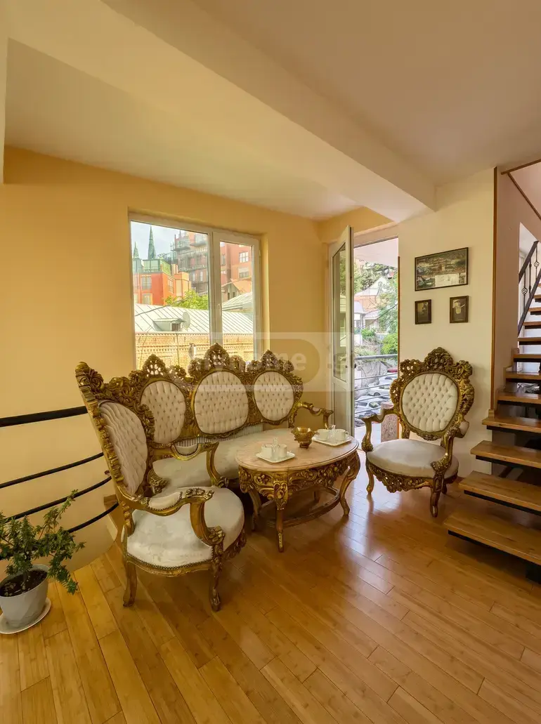7 Room Private House For Sale view 5