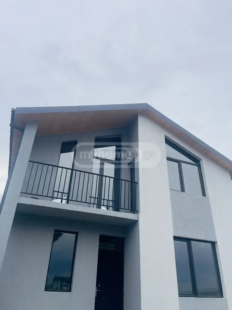5 Room Private House For Sale view 1