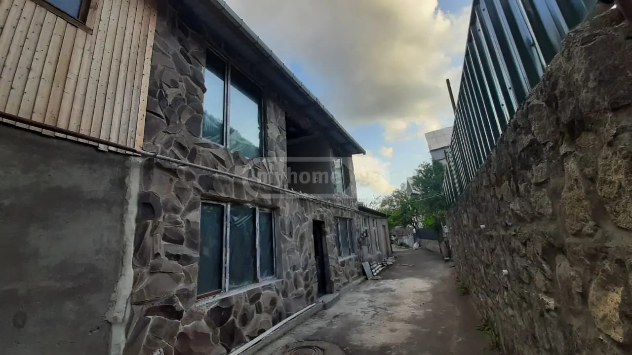 5 Room Private House For Sale view 2