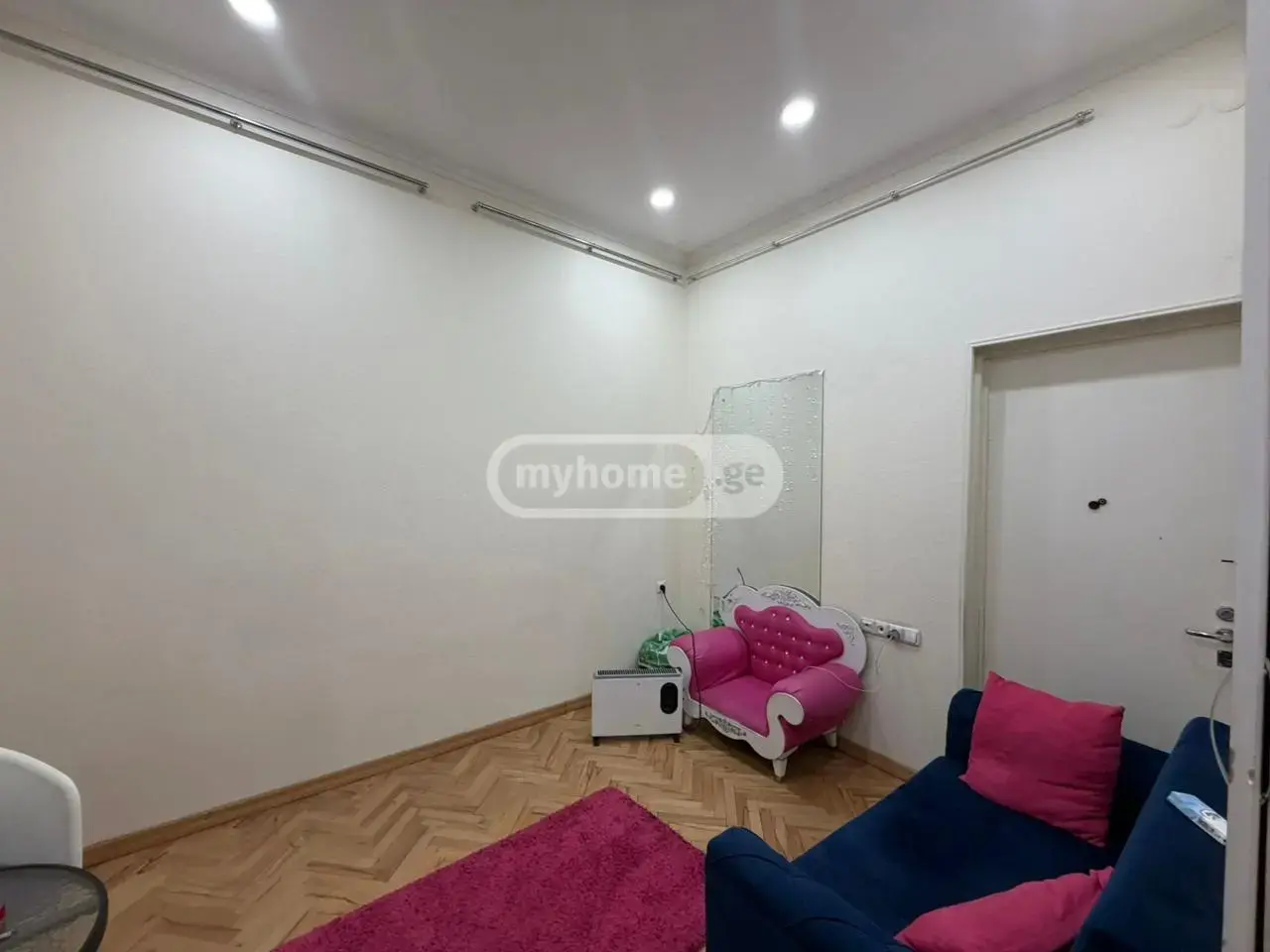 Universal Commercial Area For Rent In Sololaki view 3