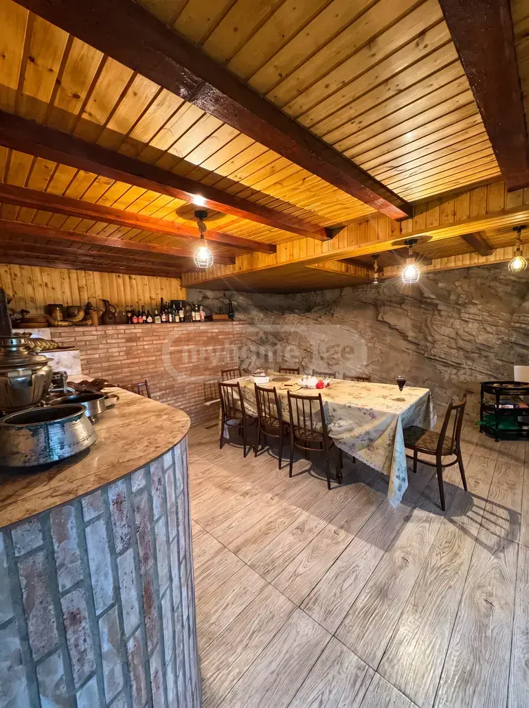 7 Room Private House For Sale view 2