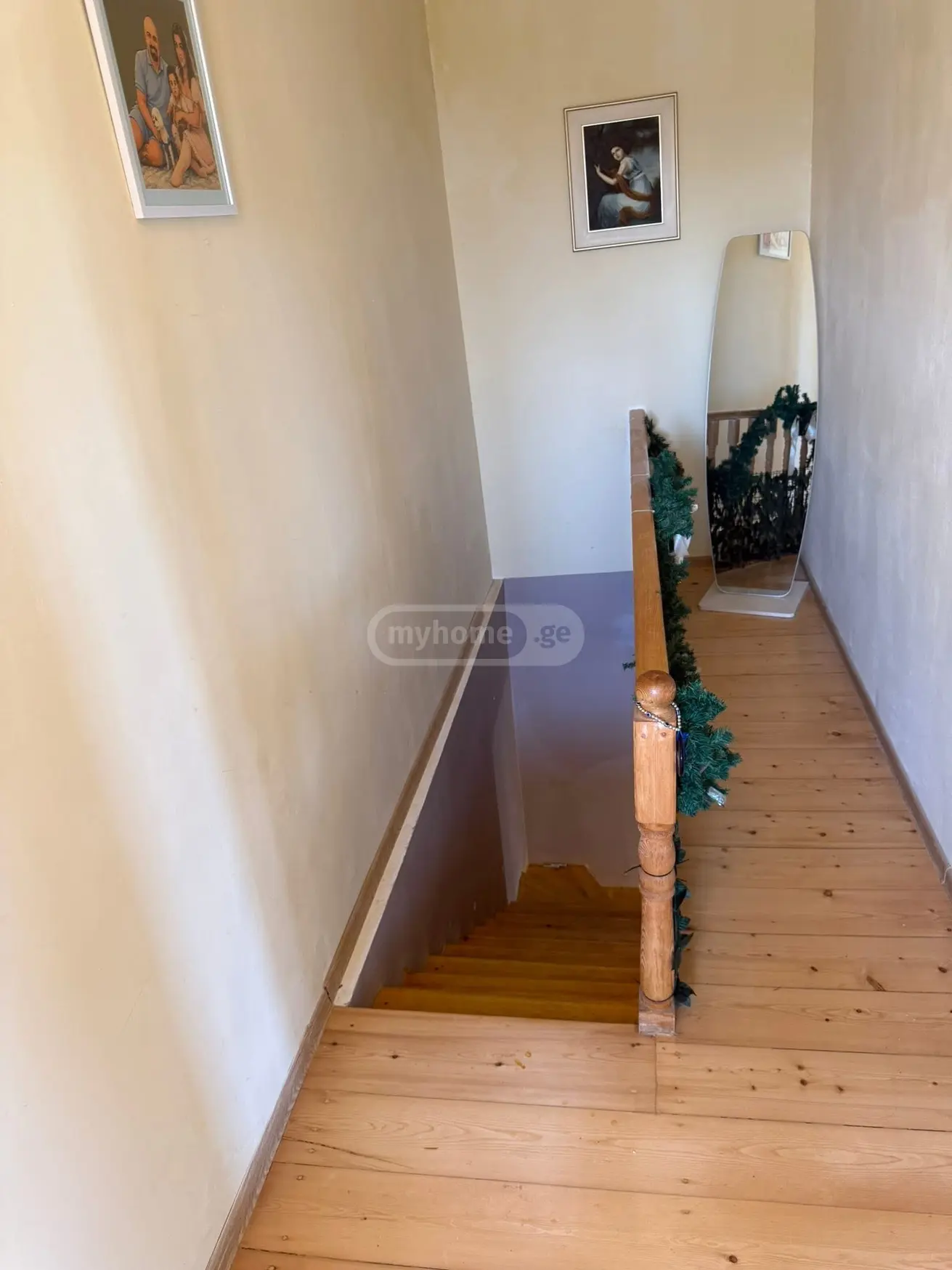 8 Room Private House For Sale view 11