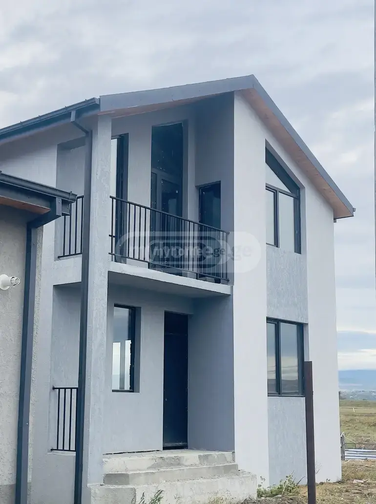 5 Room Private House For Sale view 2