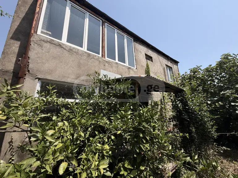 8 Room Private House For Sale view 1