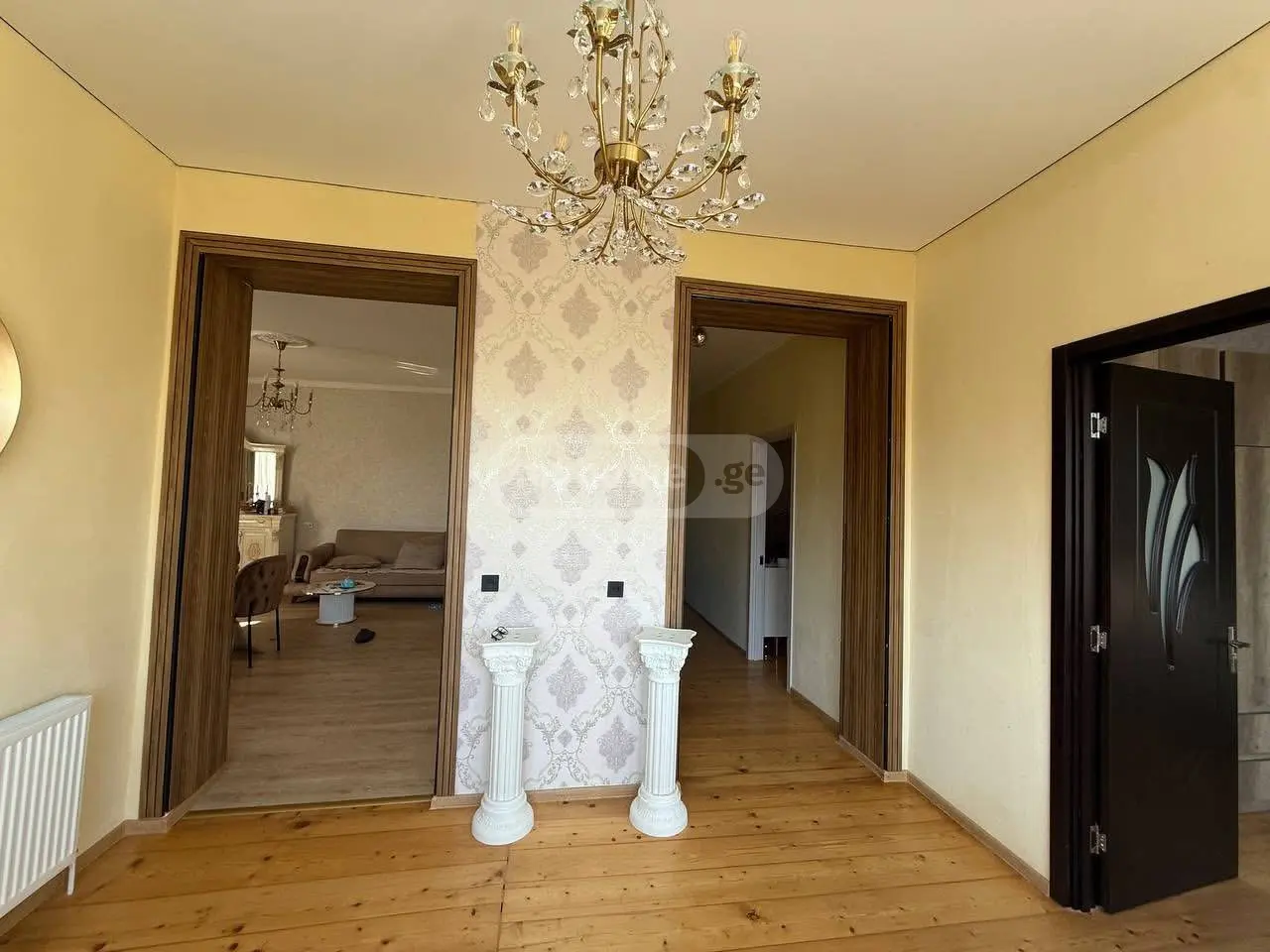 8 Room Private House For Sale view 4