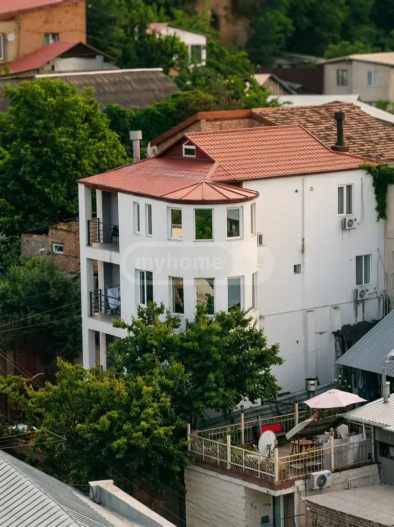 7 Room Private House For Sale view 3