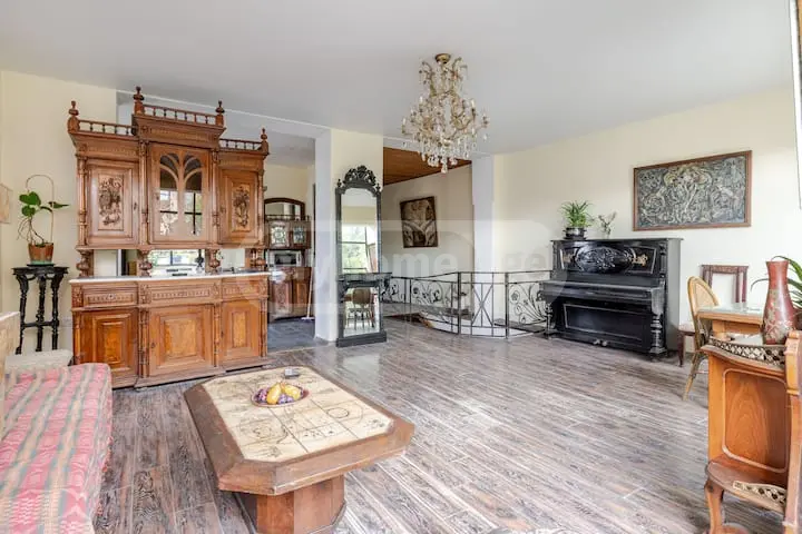 4 Room Private House For Rent In Vera view 3