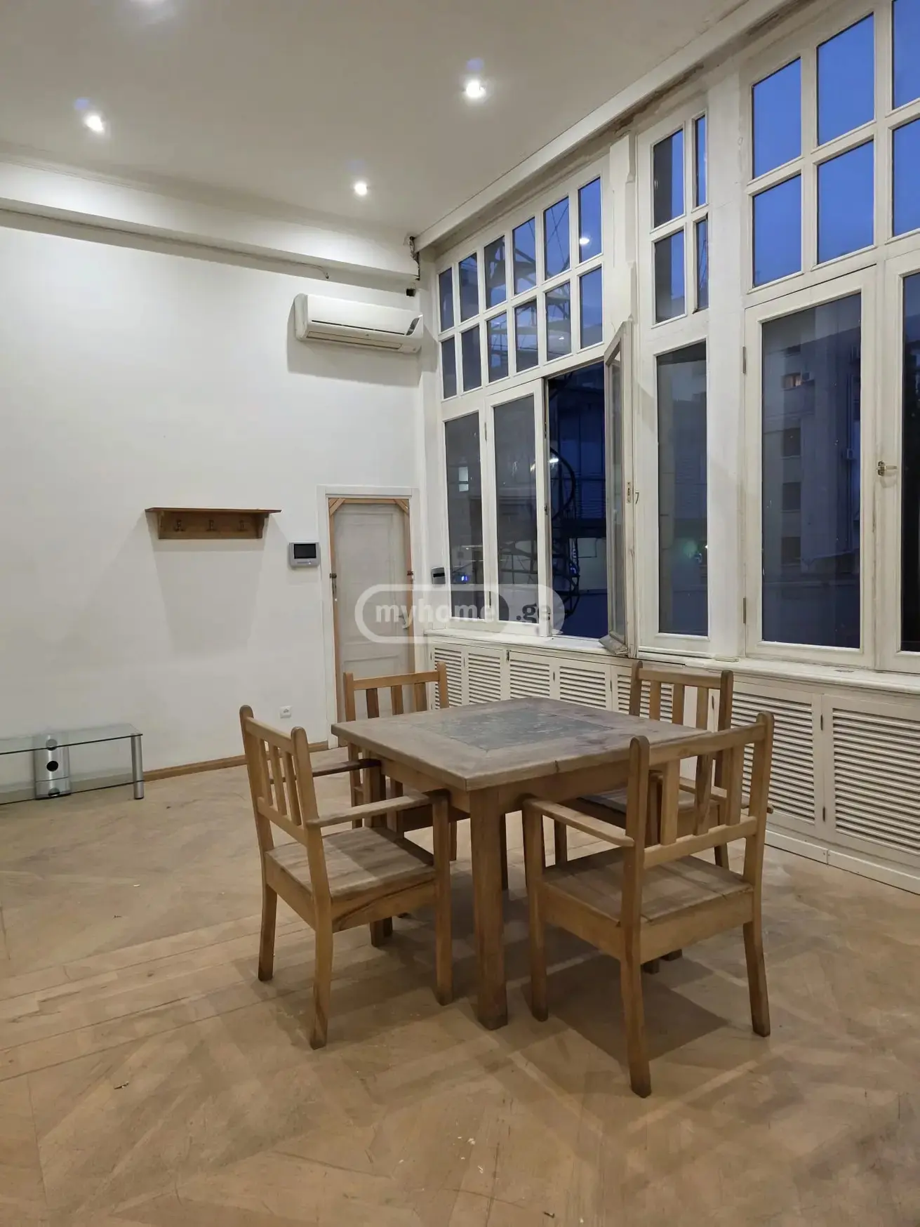 4 Room Apartment For Rent In Sololaki view 2