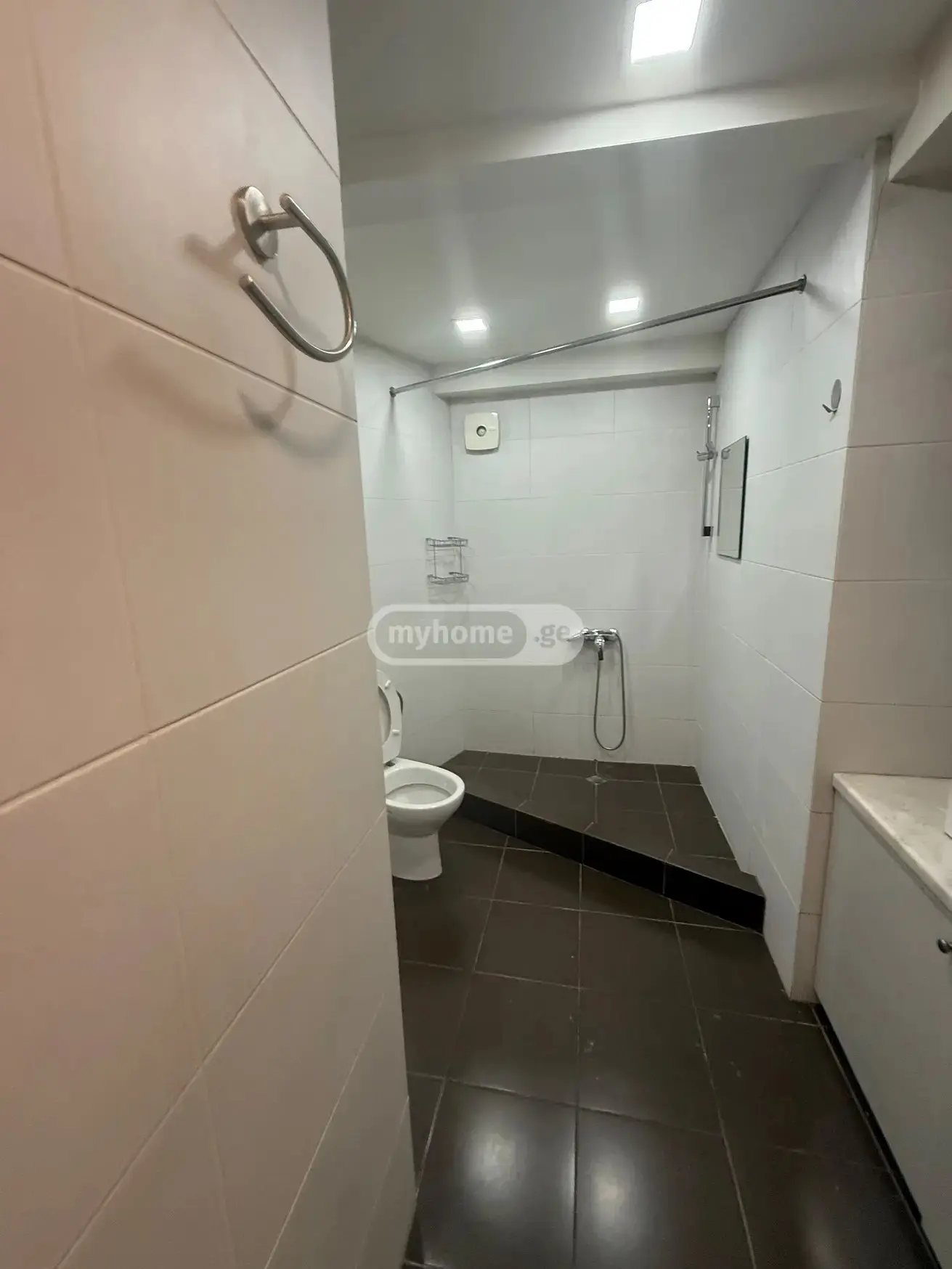 4 Room Apartment For Rent In Sololaki view 12