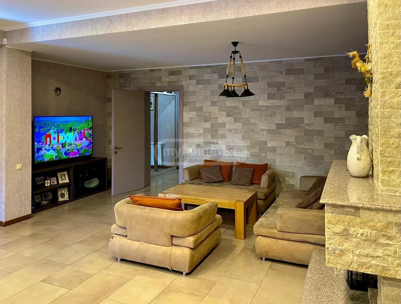 10+ Room Private House For Sale In Lisi Lake view 8