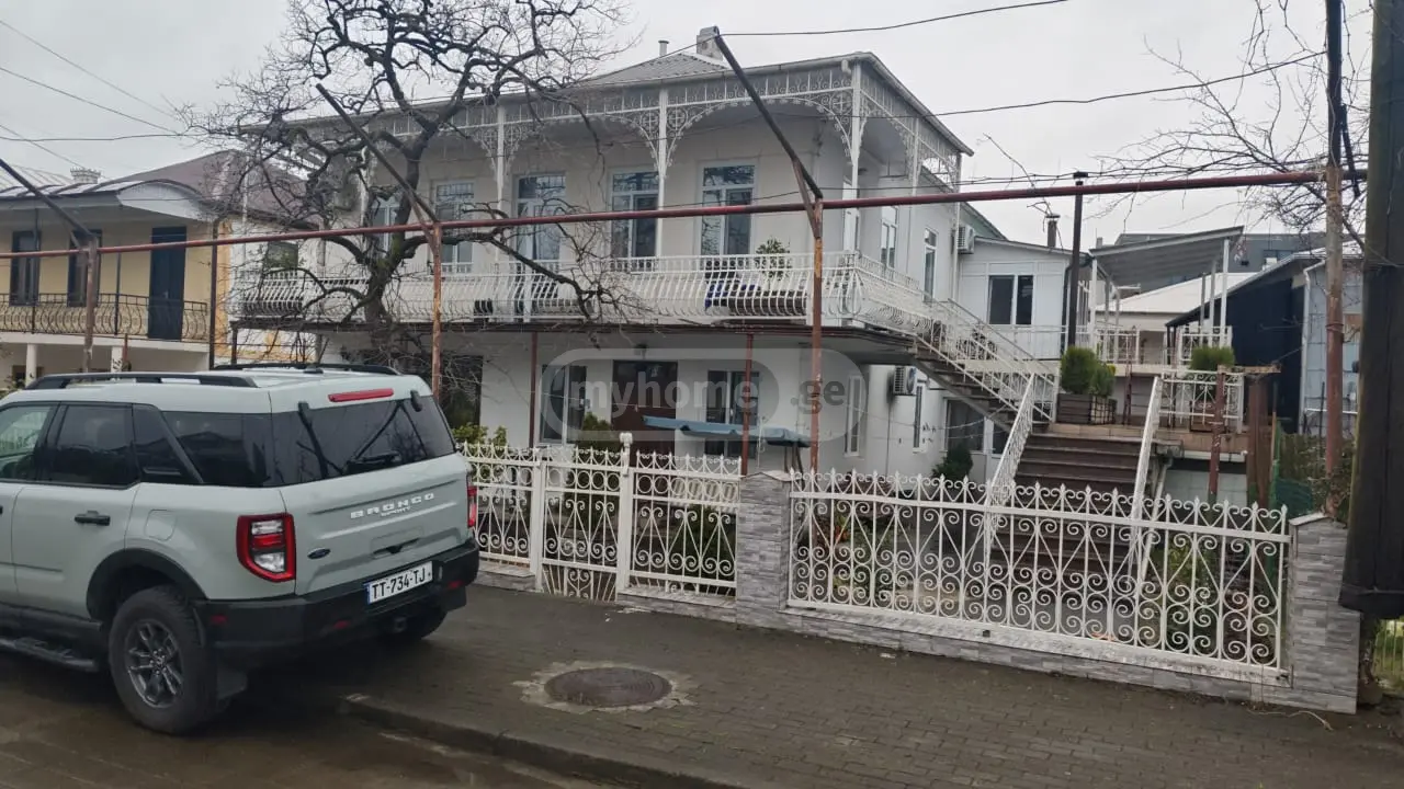 9 Room Private House For Sale view 3