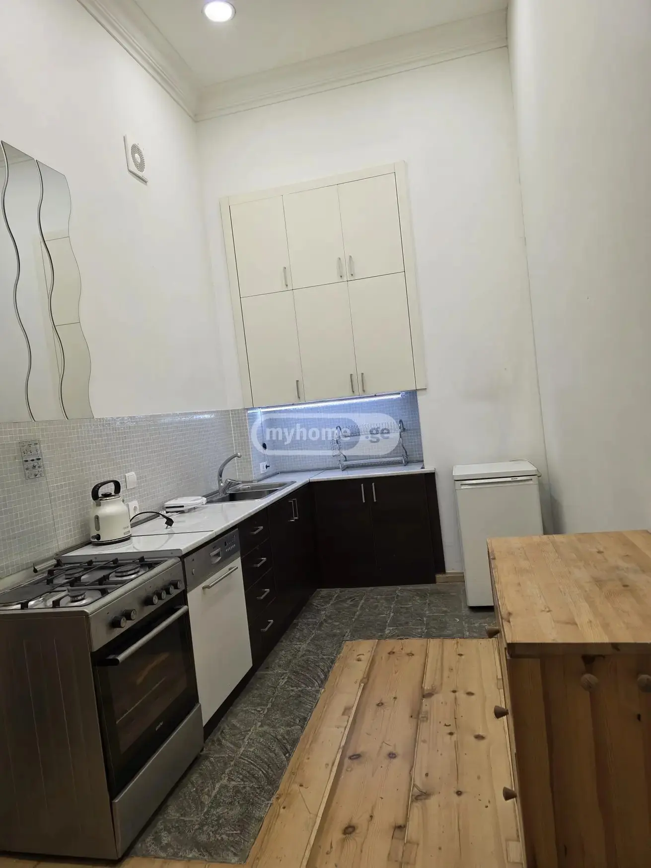 4 Room Apartment For Rent In Sololaki view 10