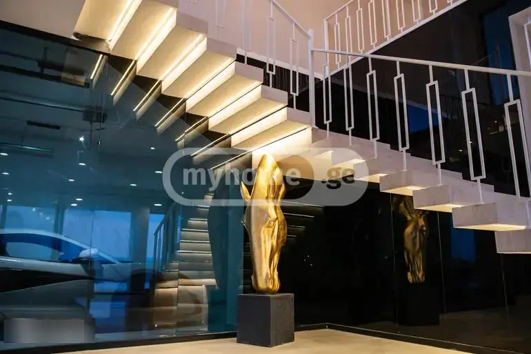 7 Room Private House For Rent In Sololaki view 3