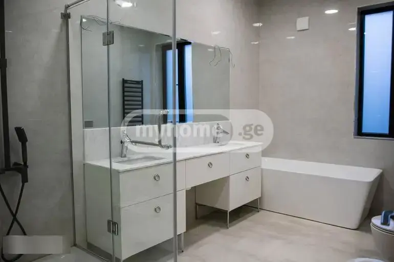 7 Room Private House For Rent In Sololaki view 10