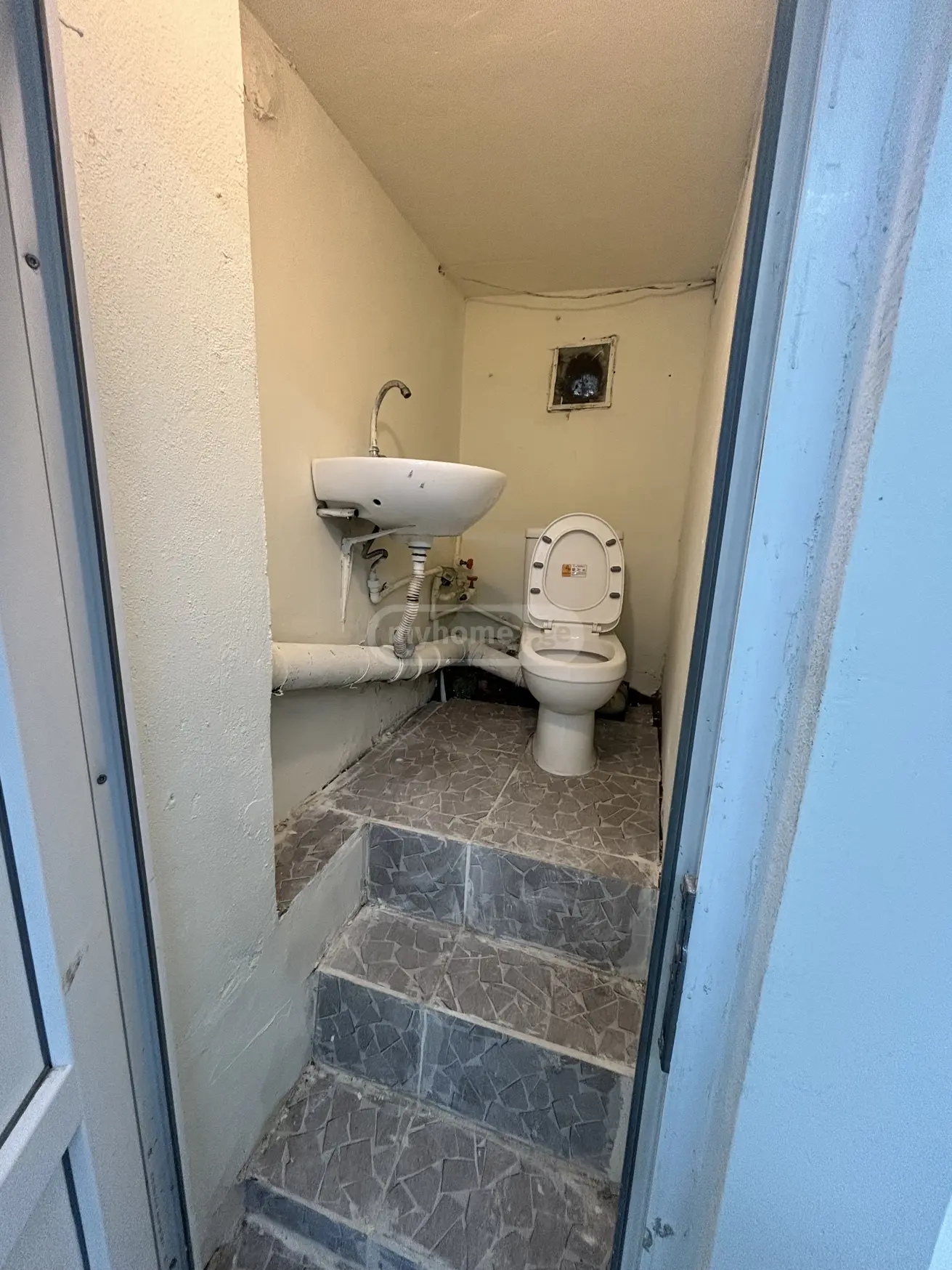 Universal Commercial Area For Rent In Vazisubani view 8