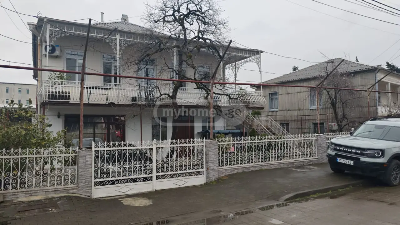 9 Room Private House For Sale view 2