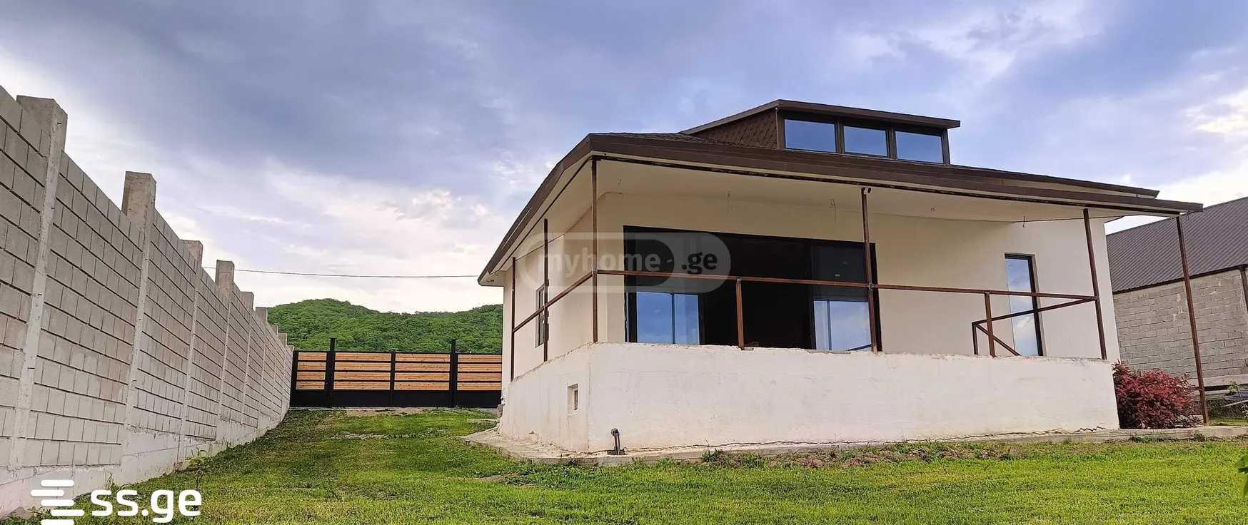 5 Room Private House For Sale view 2