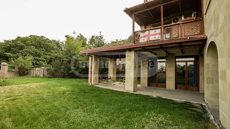 10+ Room Private House For Rent In Vake view 3