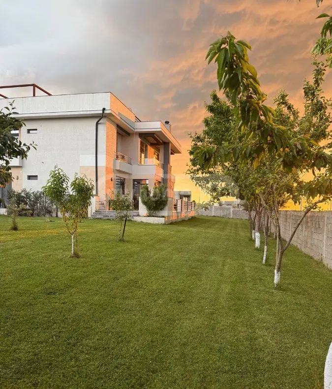 6 Room Private House For Sale view 2