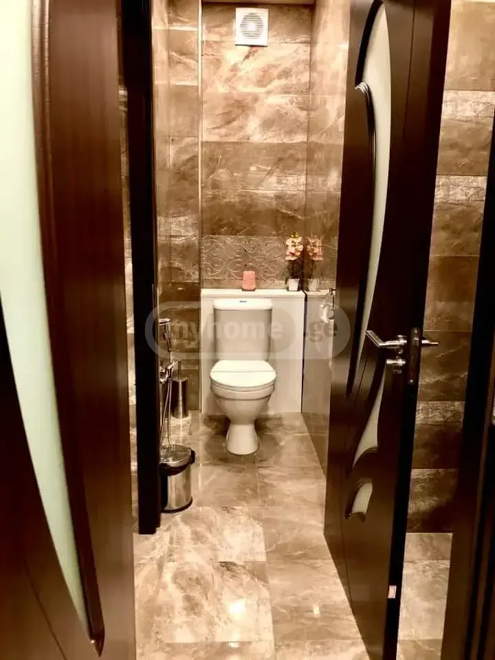 3 Room Apartment For Rent In Mtatsminda view 6
