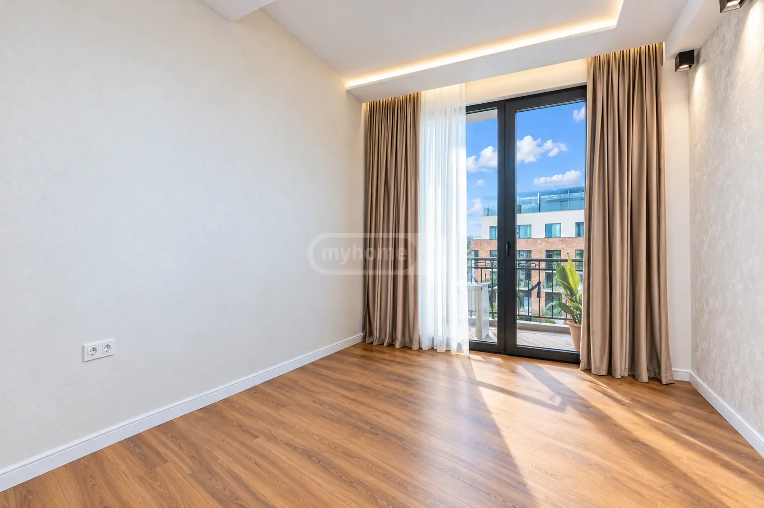 3 Room Apartment For Rent In Vera view 5