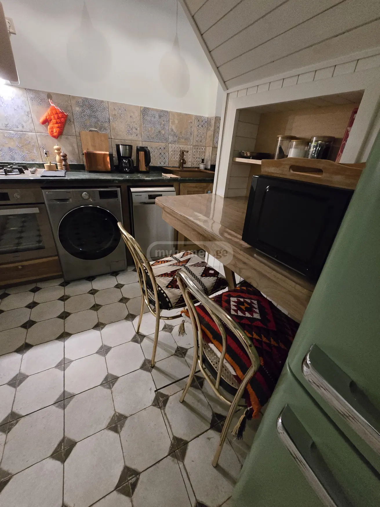 4 Room Apartment For Rent In Mtatsminda view 14