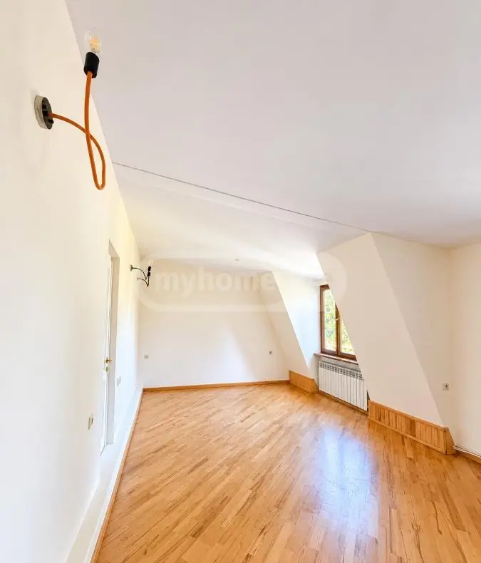 Universal Commercial Area For Rent In Vera view 11