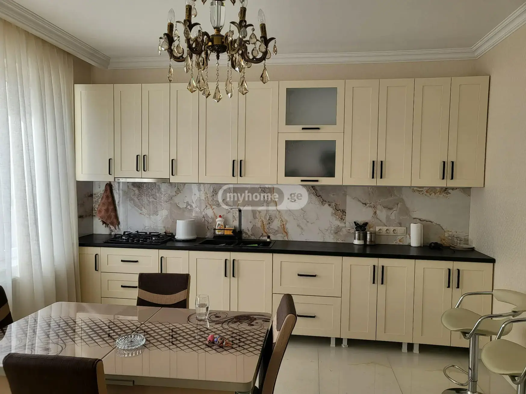 8 Room Private House For Sale view 4