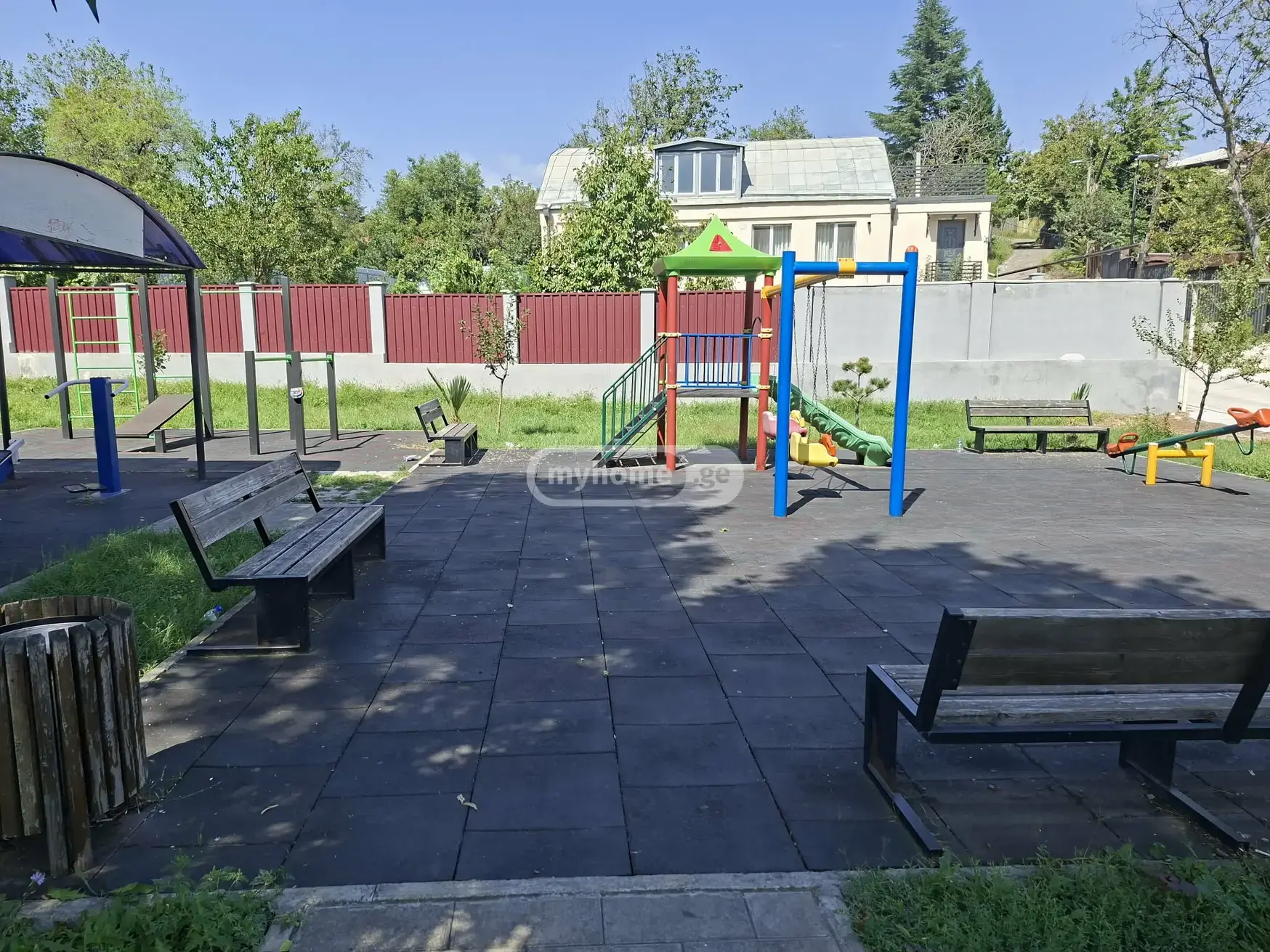 8 Room Private House For Sale view 11