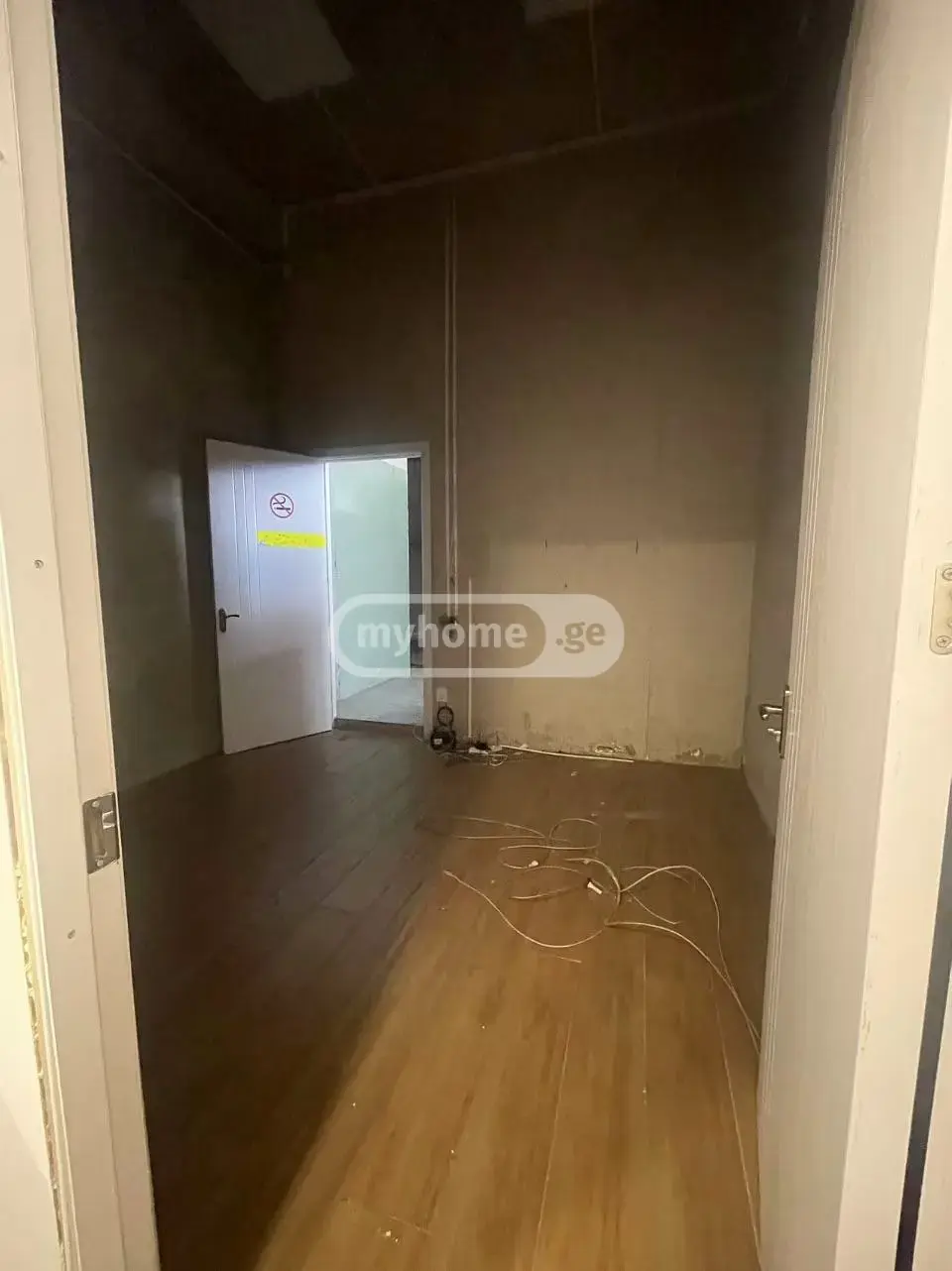 Office Commercial Area For Rent In Isani view 8