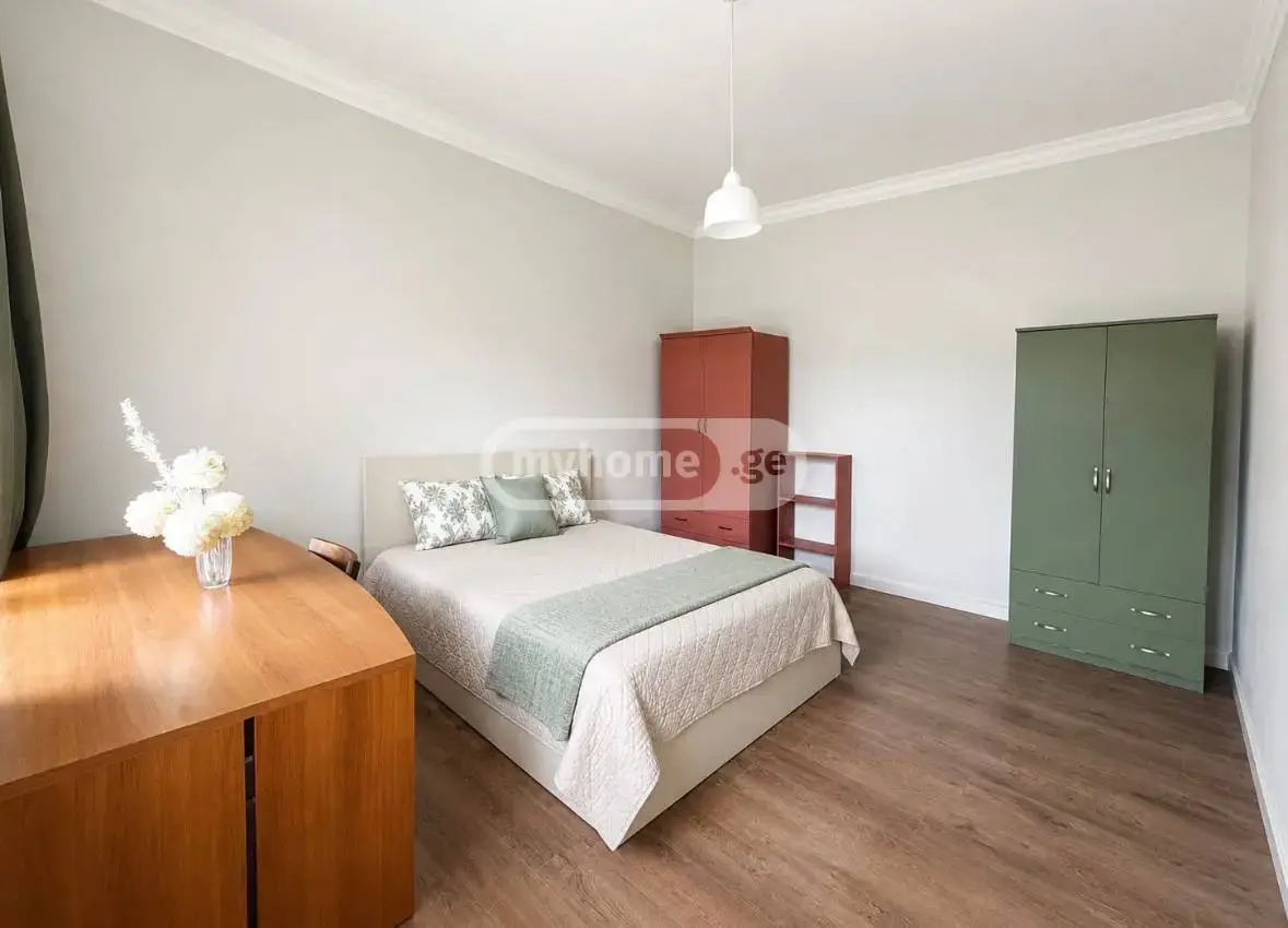 3 Room Apartment For Rent In Mtatsminda view 1