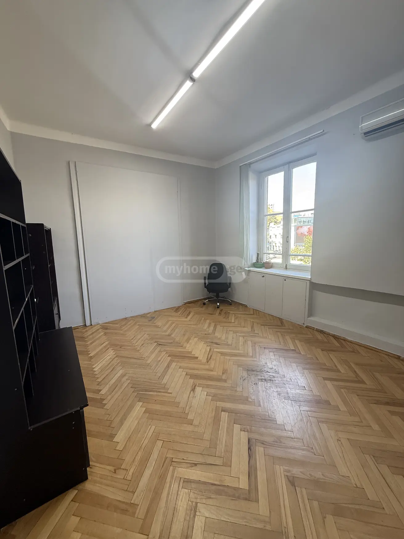 Universal Commercial Area For Rent In Vera view 5