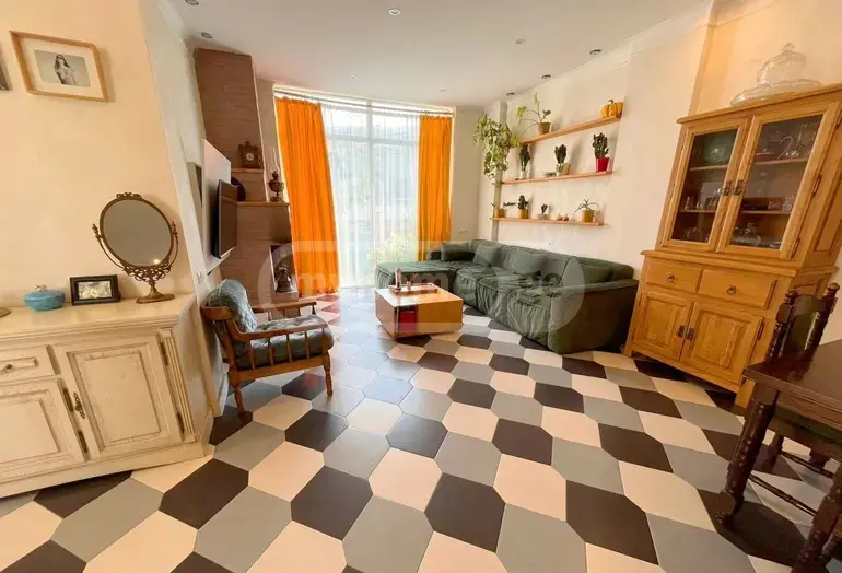 4 Room Private House For Rent In Vake view 3