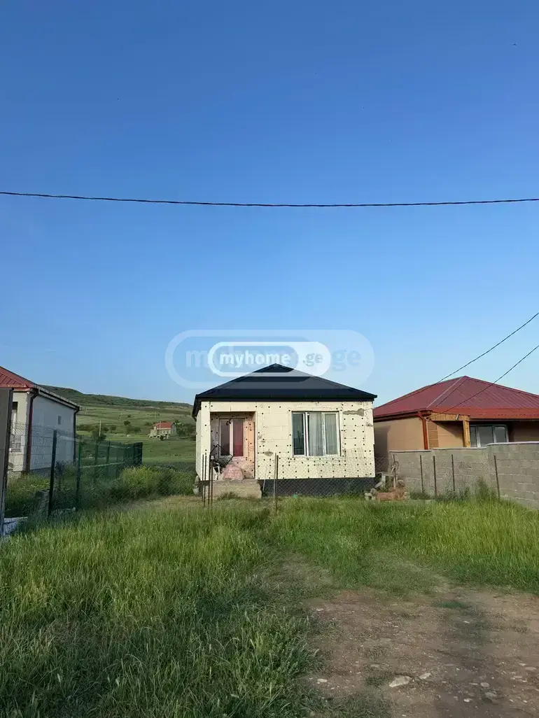 4 Room Private House For Sale view 2