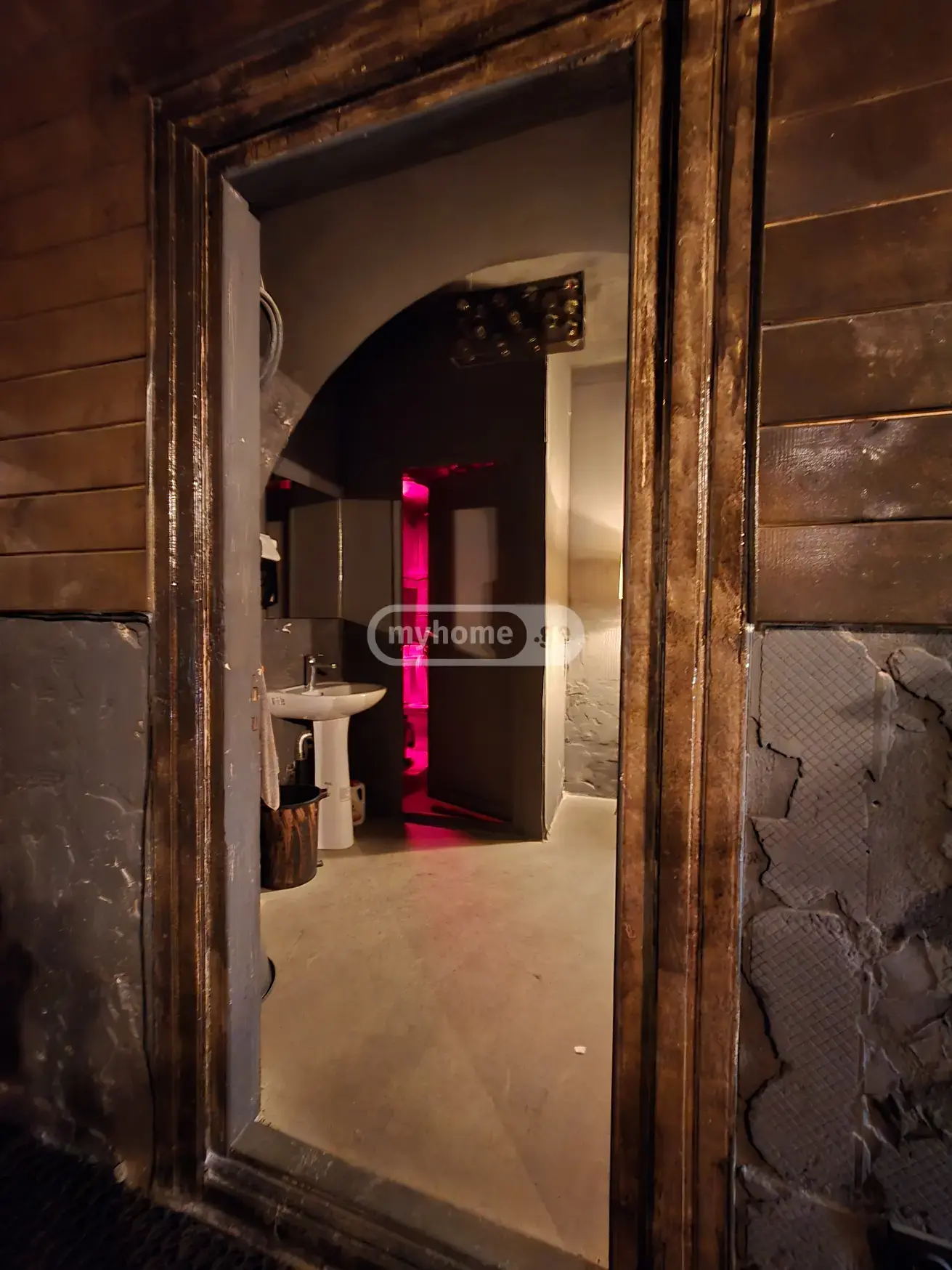 Part Basement Commercial Area For Rent In Vera view 3